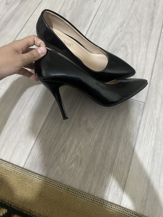 Продам лакированные туфли лодочки