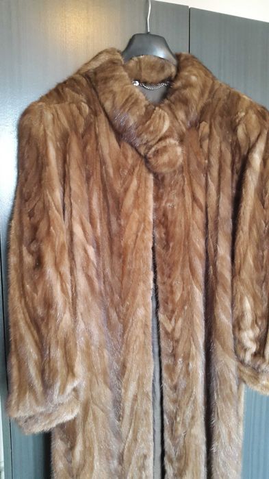 Елегантно кожено палто от визон