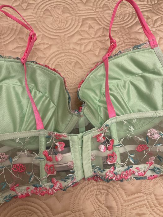 Продам женские бюсгальтера