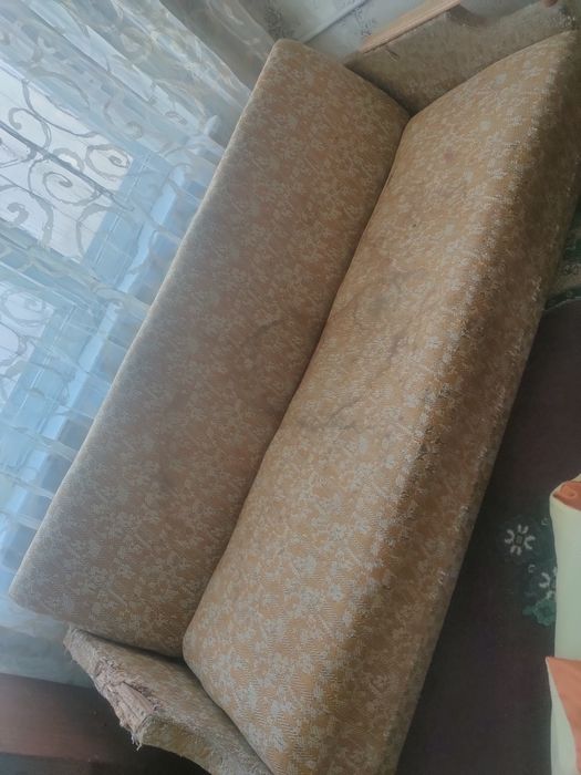 Отдам бесплатно диван и 2 кресла