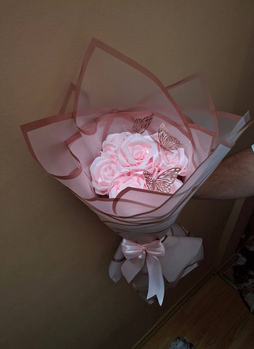 Buchet de trandafiri din satin