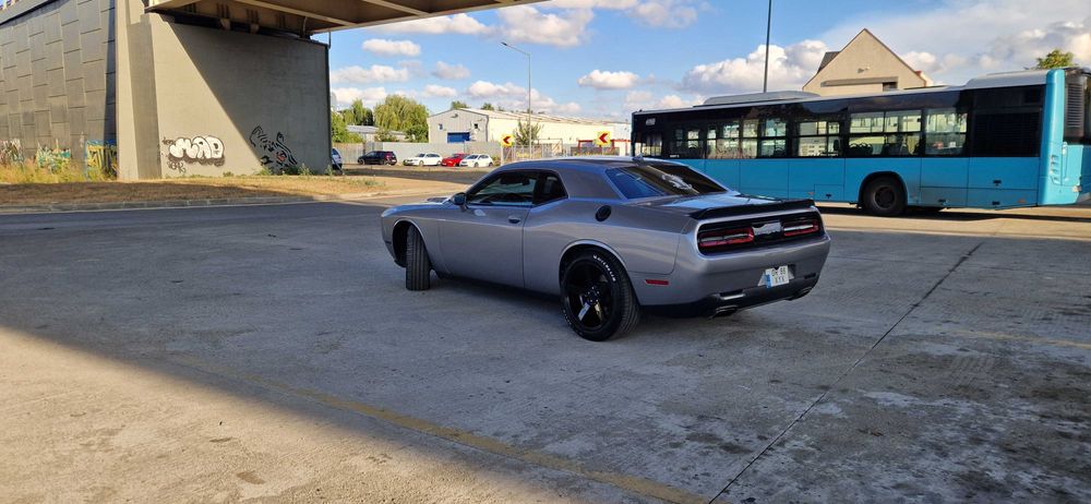 Dodge challenger sxt