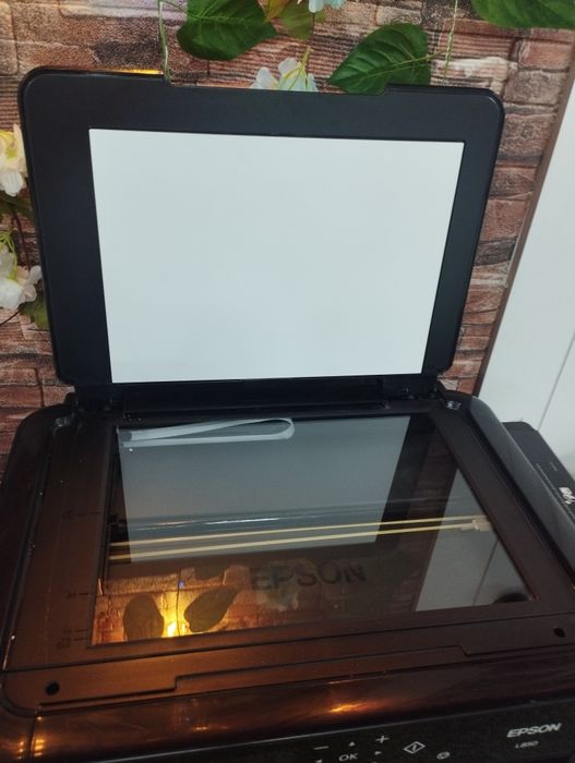 Epson L850 xolati yaxshi yangi