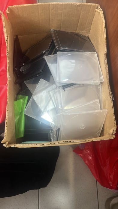 Срочно продам боксы для CD дисков