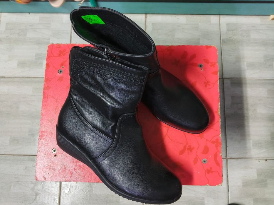 Продам женскую обувь