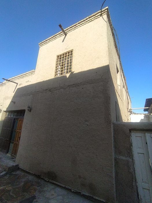 Ichan qaladan uy sotiladi