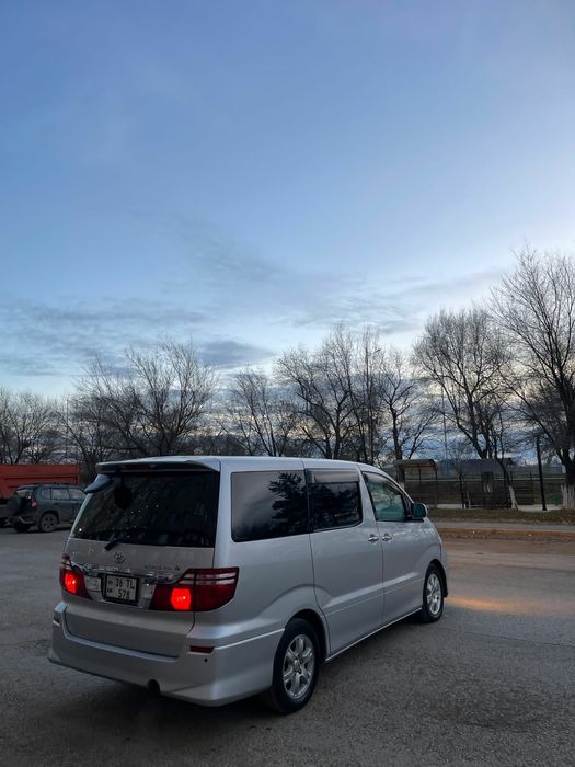 Автомашина Тойота Алфард