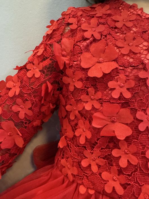 Продам нарядное платье для девочки