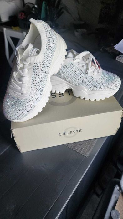 Кроссовки женские