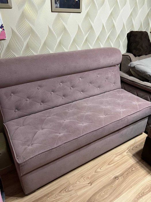 СРОЧНО! Продам диван пудрово-розового цвета