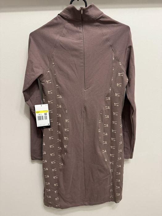 Нова оригинална рокля Nike