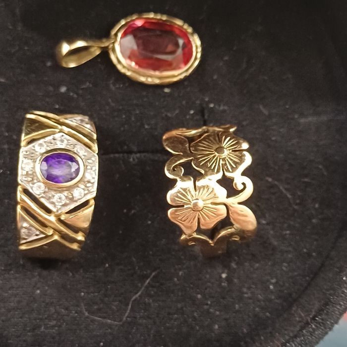 Златен пръстен 14 карата.