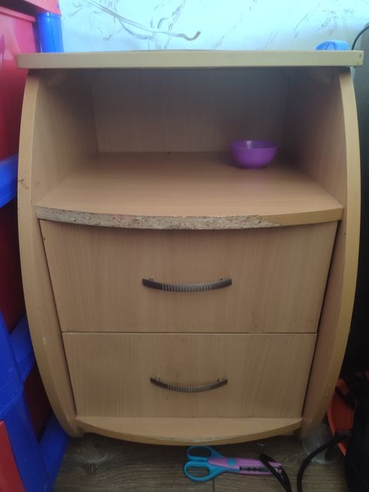Отдам две тумбочки