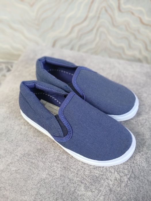 Продам кеды для девочек