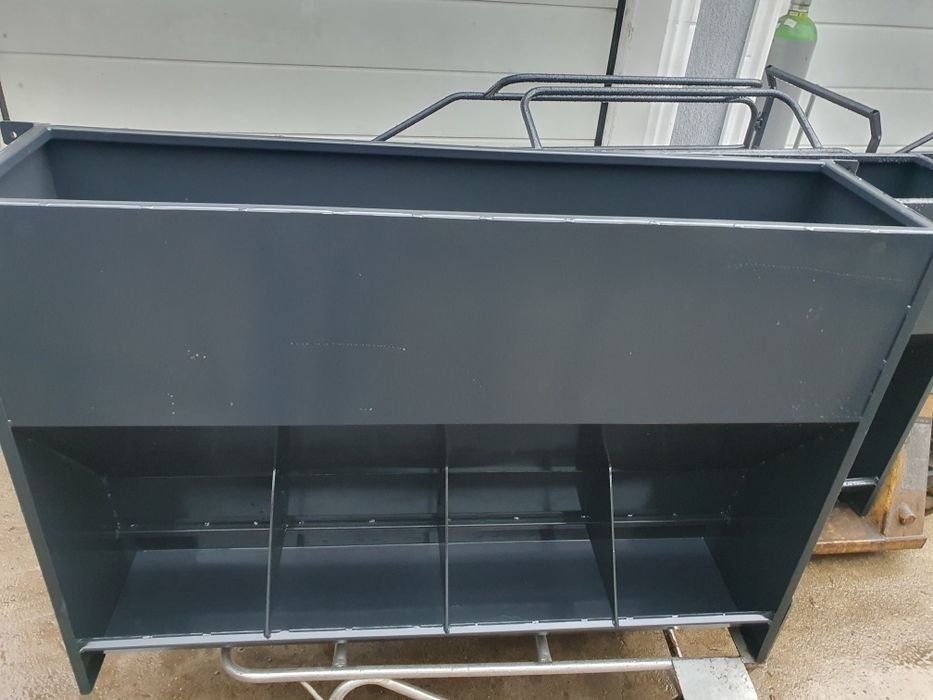 Hrănitoare simple si duble pt. porci