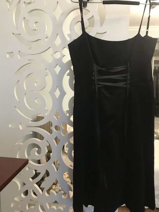 платья, костюмы продам