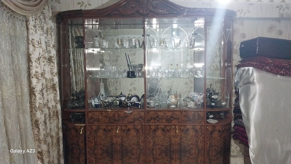 Сервант стенка сотилади