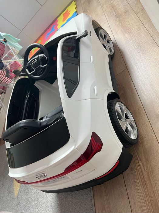 Електрическа кола Audi E-Tron QLS-6688