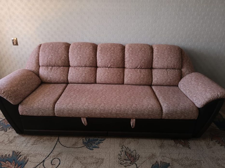 Продам диван в хорошем состоянии.