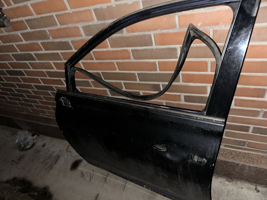 Водительская дверь на Lexus RX 350