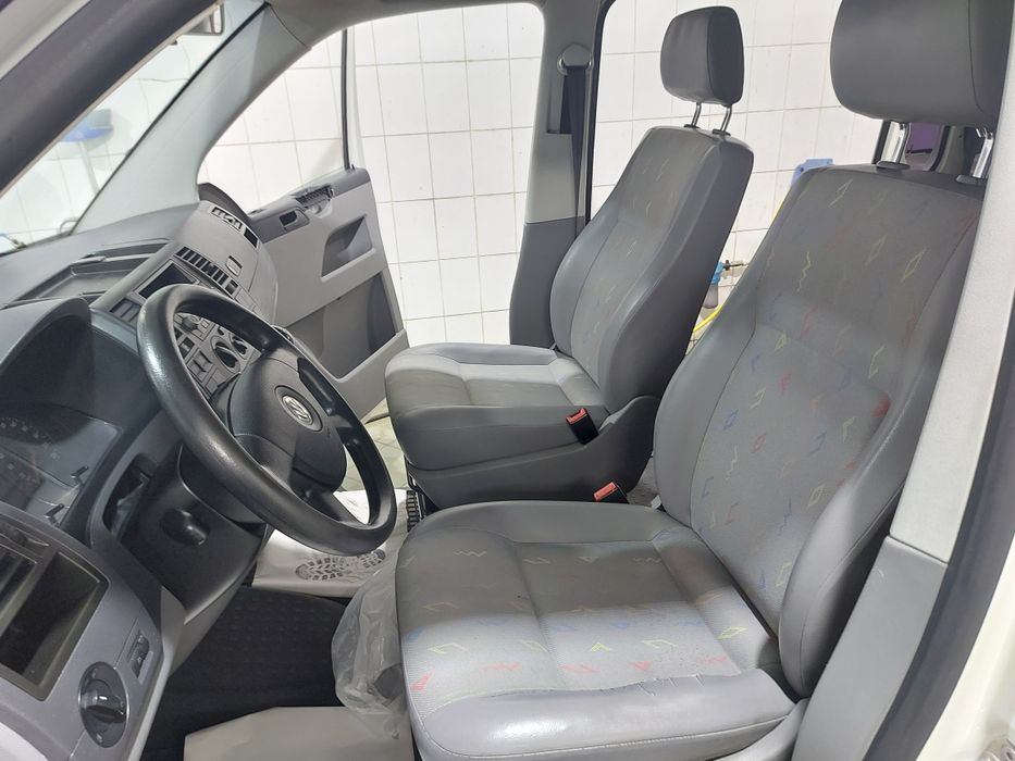 Vand T5  Volkswagen Caravelle 8 locuri