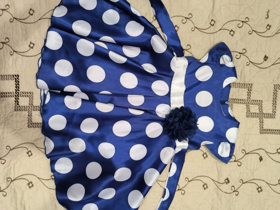 Отдам за шоколадку платья