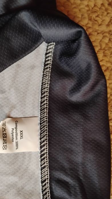 Tricou craniu și scorpion