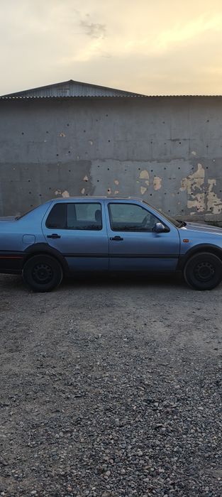 Volkswagen VENTO 1992 года