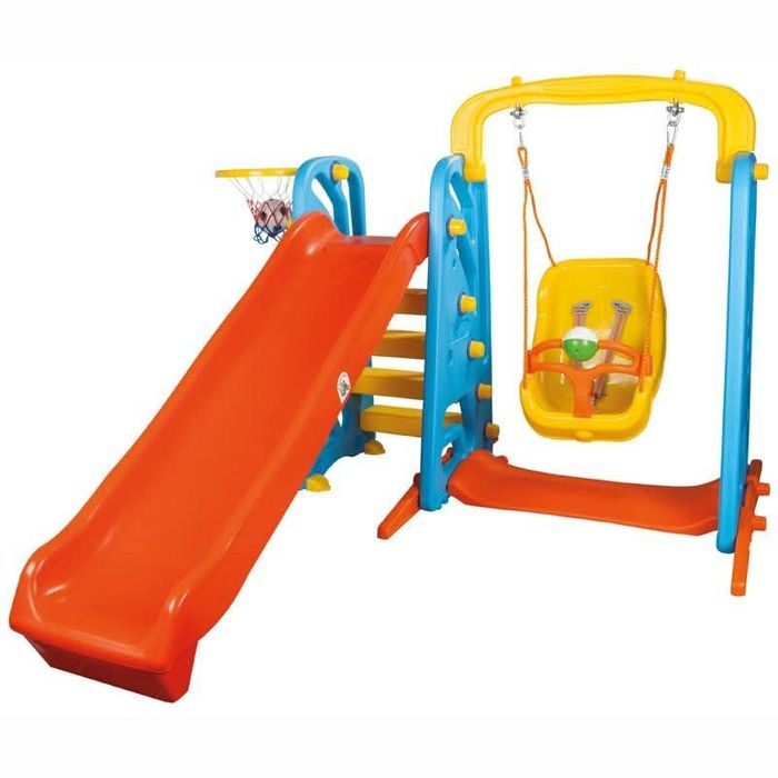 Spatiu de joaca cu tobogan si leagan Wavy Slide.