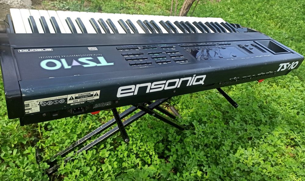 Ensoniq ts 10 sotiladi.  3-5 Versiya