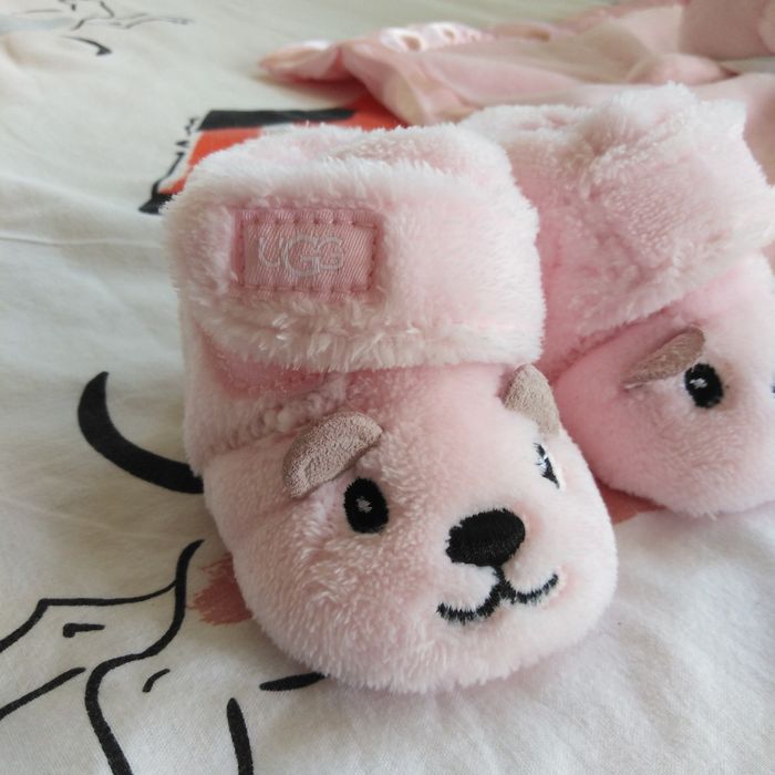 Ново! Бебешки пантофи UGG 0-6месеца (може и по договаряне)