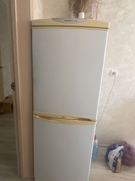 Продам холодильник LG