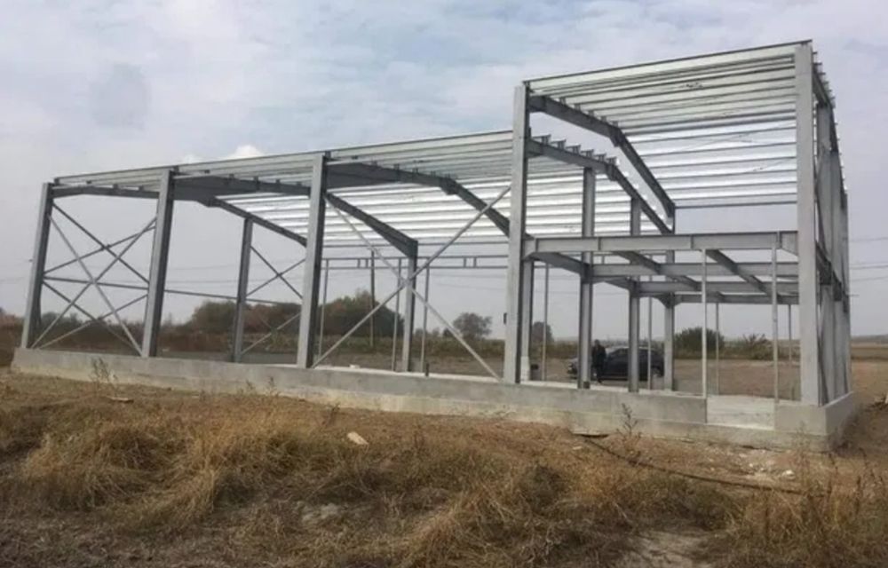 Vand hale metalice din europrofile oferim livrare și montaj