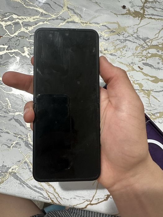 продается телефон самсунг Z flip 7 Fe