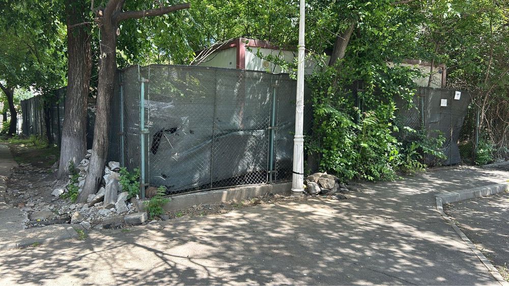 Teren 184 mp2 strada Pecineaga nr.12 A  stradal acte la zi accept vari