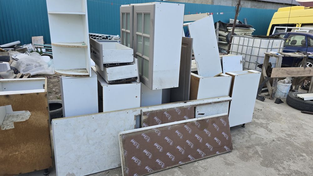Продам кухонный мебель 5000т