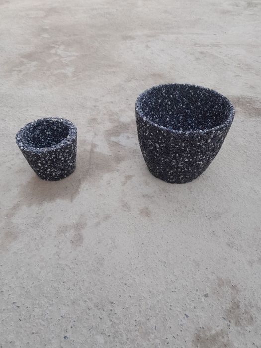 Kashpo beton va mramor gul tuvaklar