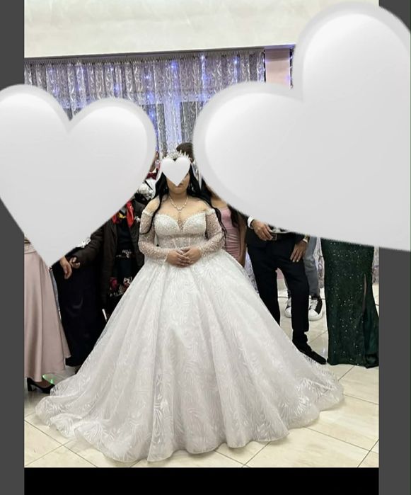 Vand rochie de miriasa cu tot acisori