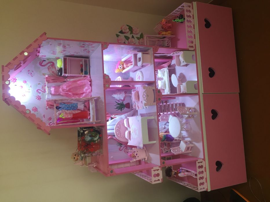 Домик для детей с игрушками