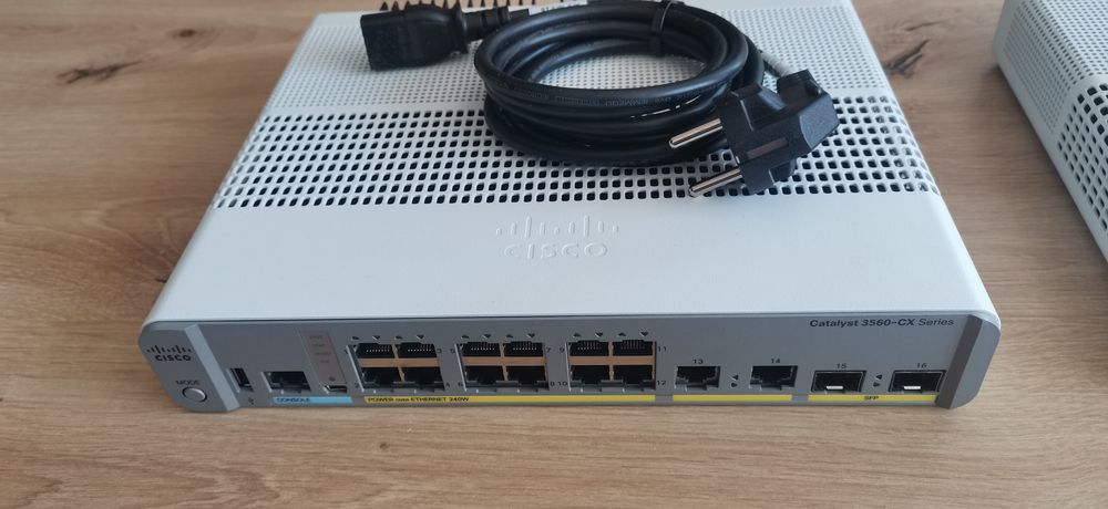 Cisco Catalyst 3560-CX PoE Switch / 2 бр. / Gigabit Managed Switch