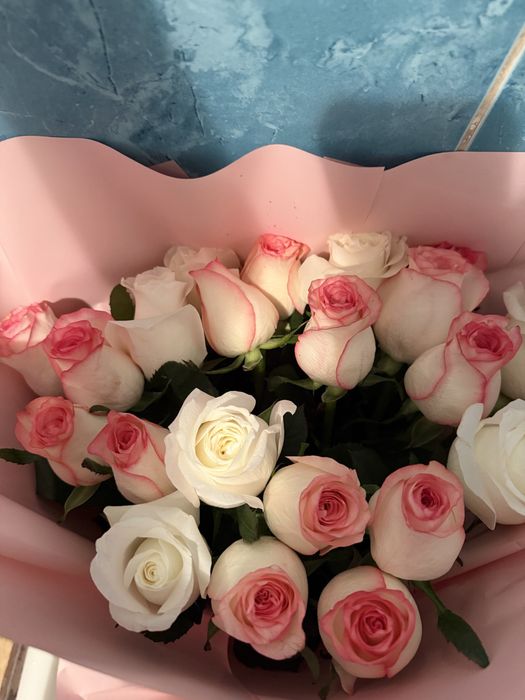 Букет роз очень свежие и красивые