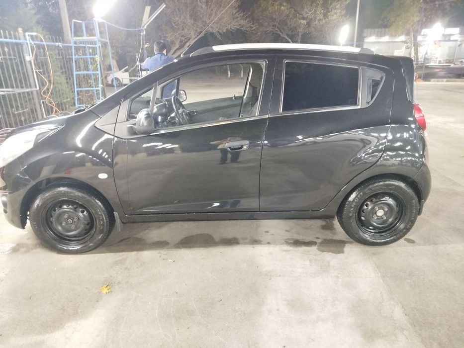 Spark sotiladi qora 1.25mtr