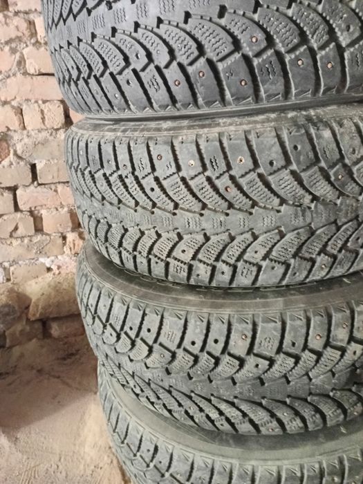 Продам резину комплект 2013г ездил один сезон на одном балоне.за 60000