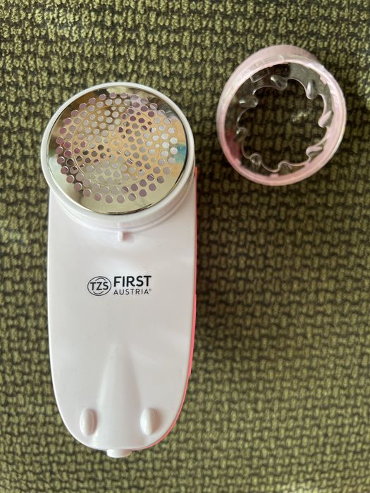 Уред за почистване на мъхчета First