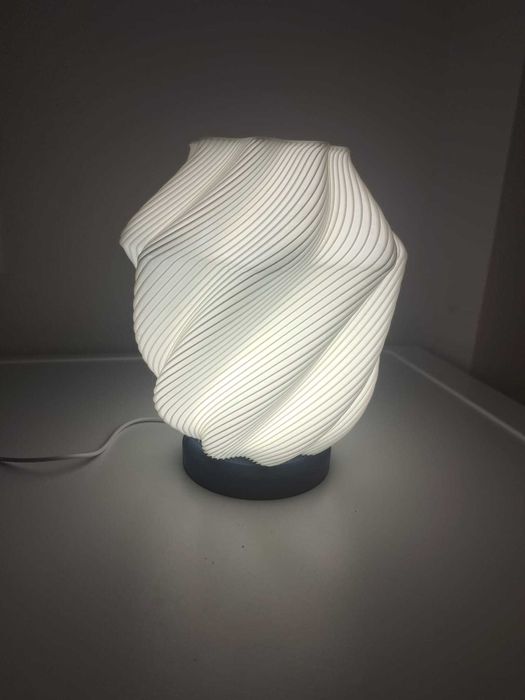 Lampă de birou modernă, printată 3D, lumină ambientală