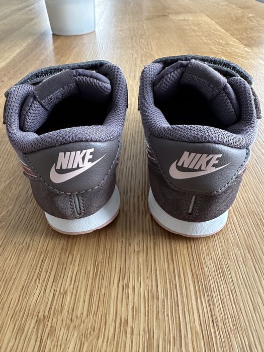 маратонки nike