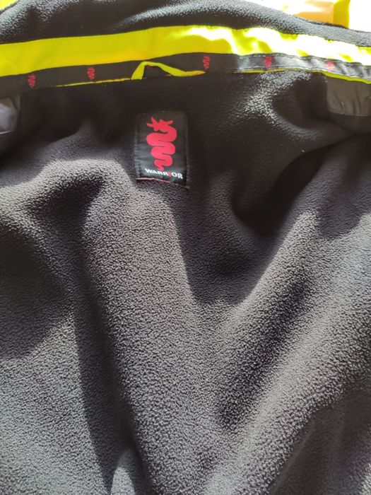 Продавам английско топло яке от промазан плат