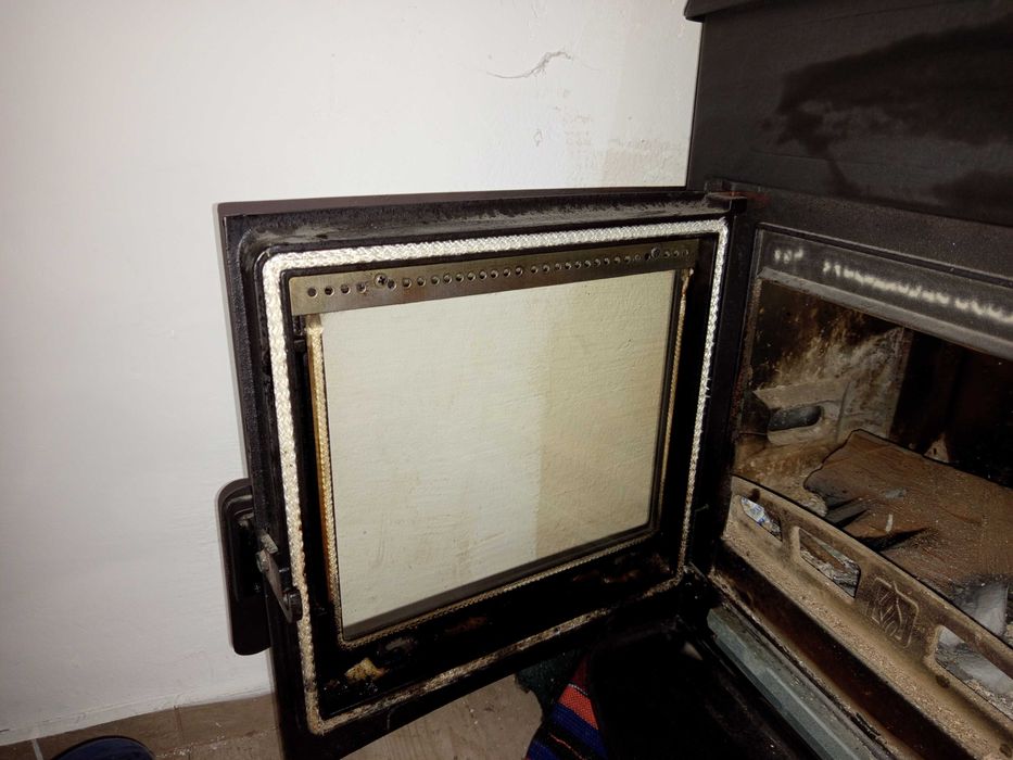 Продавам Камина на дърва,без водна риза.