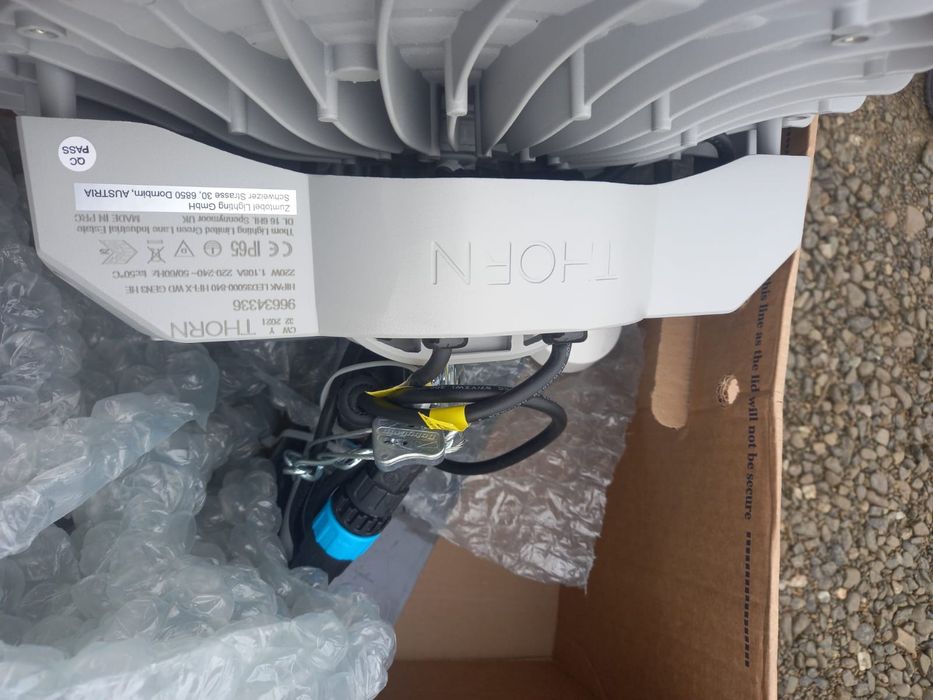 Lampă LED industrială de la marca Thorn.