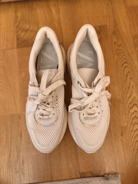 Sneakers crem Zara